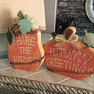 Farmhouse wood pumpkins decor